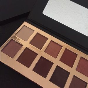 Eye shadow by Crown